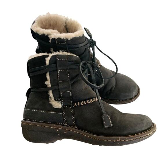UGG Shoes - UGG Cove Winter Boots Womens Size 6 Black Leather Shearling Lined Comfort Shoes
